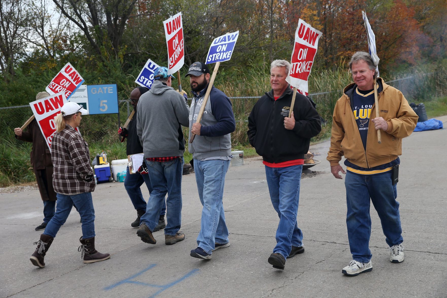 GM workers ratify contract, 40-day ends